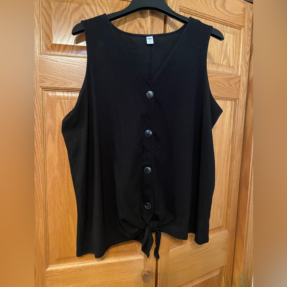 Black button-detail tank